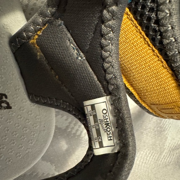 NEW! Oshkosh Velcro Sandal. Never worn. Casual to school everything in between!‎ - Picture 5 of 9